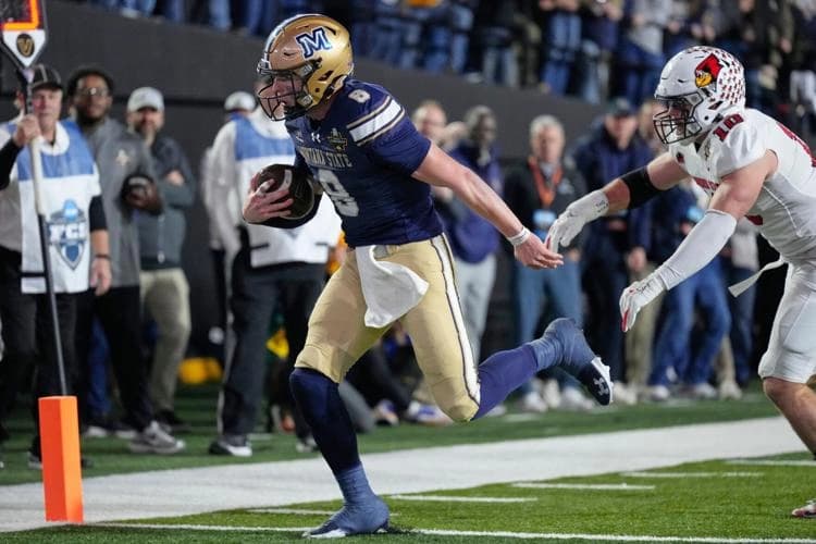 A Montana State player runs the ball toward the end zone against Illinois State in the FCS title game.